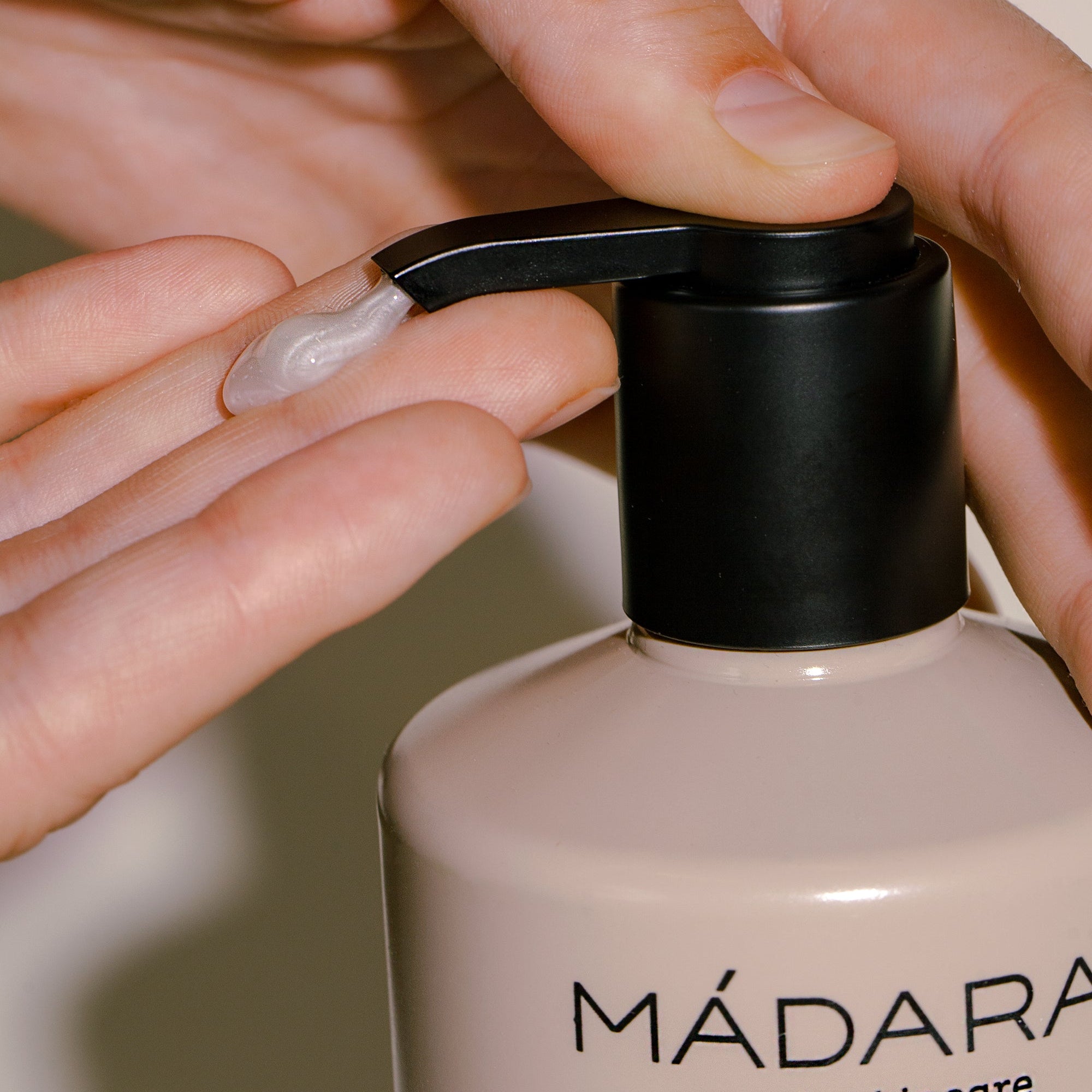 Gel douche hydratant au miel amer - Madara - 500 ml